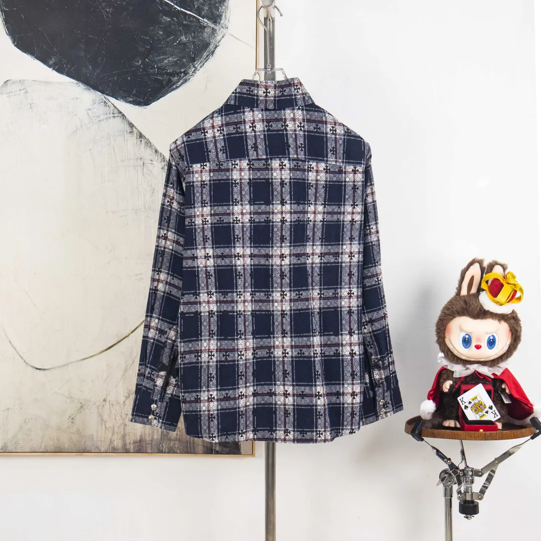 P280 💰zp version [Exclusive supply] Chrome Hearts classic cashew flower cross all-over printed jacquard long-sleeved top couple casual shirt 1️⃣Customized original jacquard fabric, high-quality pure cotton jacquard plaid fabric, soft and comfortable to the touch, a very high-quality fabric! 2️⃣The details of the workmanship are perfectly controlled. The lining is made of vest hemming, and the cuffs are made of double cross leather labels. It is different from the ordinary version. The collar is also designed with interlining, which shows high-end fashion and personality. The style is fashionable, simple and elegant, and it is a very versatile jacket! 4⃣️Complete accessories, all customized with original versions! Same style for men and women Color: Cashew Purple Size: S M L XL Number: SG10485